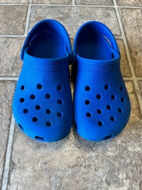 Kid’s sz 11c Cobalt Blue Crocs